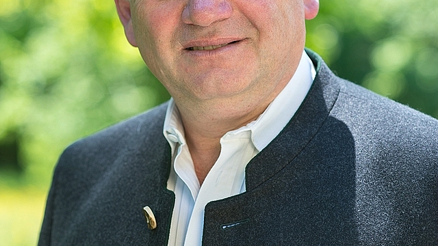 Politisches Urgestein: Rudolf Kühn, langjähriger Kreisrat und Bürgermeister von Riegsee, kandidiert auf Platz 9 der Bezirkstagsliste. Politisches Urgestein: Rudolf Kühn, langjähriger Kreisrat und Bürgermeister von Riegsee, kandidiert auf Platz 9 der Bezirkstagsliste.