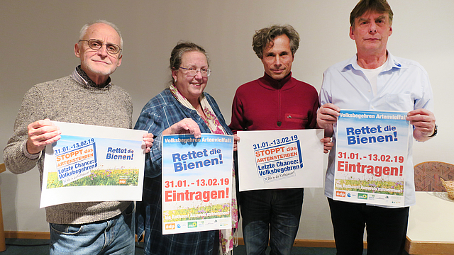 Engagiert für den Artenschutz: die Sprecher des lokalen Volksbegehren-Aktionsbündnisses (v.l.) Hans Kohl (Grüne), Katharina Floßmann (ÖDP), Miklós Takács (BN) und Hans-Joachim Fünfstück (LBV). Engagiert für den Artenschutz: die Sprecher des lokalen Volksbegehren-Aktionsbündnisses (v.l.) Hans Kohl (Grüne), Katharina Floßmann (ÖDP), Miklós Takács (BN) und Hans-Joachim Fünfstück (LBV).