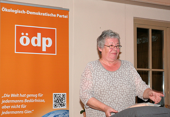 „Demokratie geht nur mit dem Volk“: ÖDP-Chefin Gabriela Schimmer-Göresz referierte über die Bedeutung von Grundwerten.