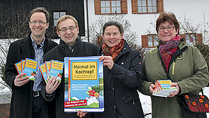 ÖDP präsentiert den neuen Taschen-Ratgeber „Heimat im Kochtopf“ ÖDP präsentiert den neuen Taschen-Ratgeber „Heimat im Kochtopf“