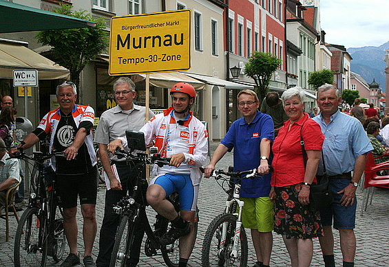 Immer wieder setzt sich die ÖDP-Kreisgruppe für Tempo 30 als Regelgeschwindigkeit ein. So startete sie im Jahr 2017 eine Kampagne „Mensch vor Auto – Tempo 30 innerorts!“.