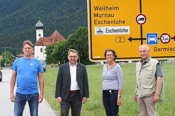 Wollen „keine Autobahn durchs Loisachtal“ und fordern ein Moratorium für den Bau des Auerbergtunnels (von li.): Hans-Joachim Fünfstück, Vorsitzender der Regionalgruppe des Landesbund für Vogelschutz e. V.; Rolf Beuting (ÖDP), Bürgermeister von Murnau; Dr. Sigrid Meierhofer (SPD), Altbürgermeisterin von Garmisch-Partenkirchen; Axel Doering, Vorsitzender der Kreisgruppe des Bund Naturschutz in Bayern e. V.; nicht im Bild: Enrico Corongiu (SPD), Bürgermeister von Mittenwald.