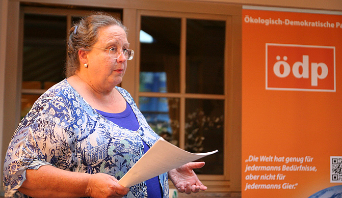 Die scheidende Kreisvorsitzende Katharina Floßmann bei ihrem Rechenschaftsbericht 2014 - 2016.
