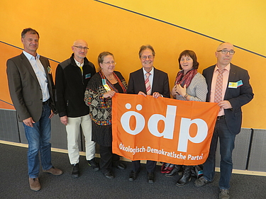 ÖDP-Repräsentanten beim CETA-Bürgergipfel (v.l.): Stefan Zellner/Landshut, Gustav Dinger/Donauwörth, Kathi Floßmann/GAP, Prof. Dr. Klaus Buchner, Renate Hanglberger/Landshut und Lorenz Heilmeier/Landshut.